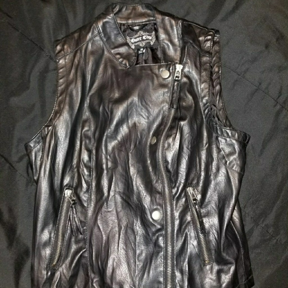 Black polyester vest